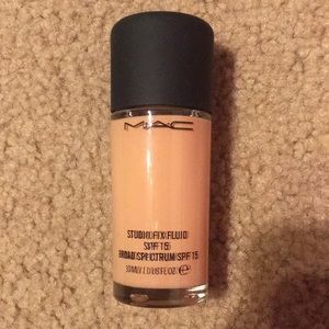 Mac Studio Fix Fluid SPF15